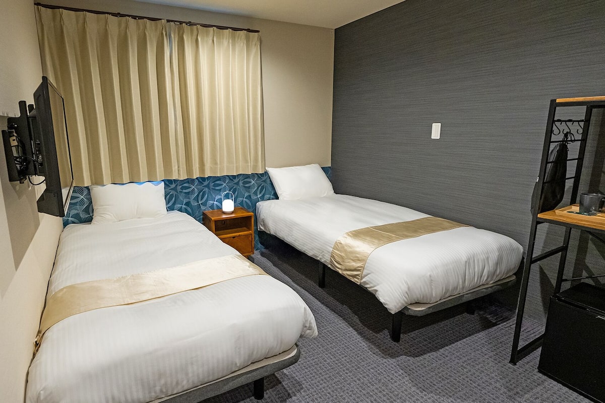 Standard Twin Room | Desk, free WiFi, bed sheets