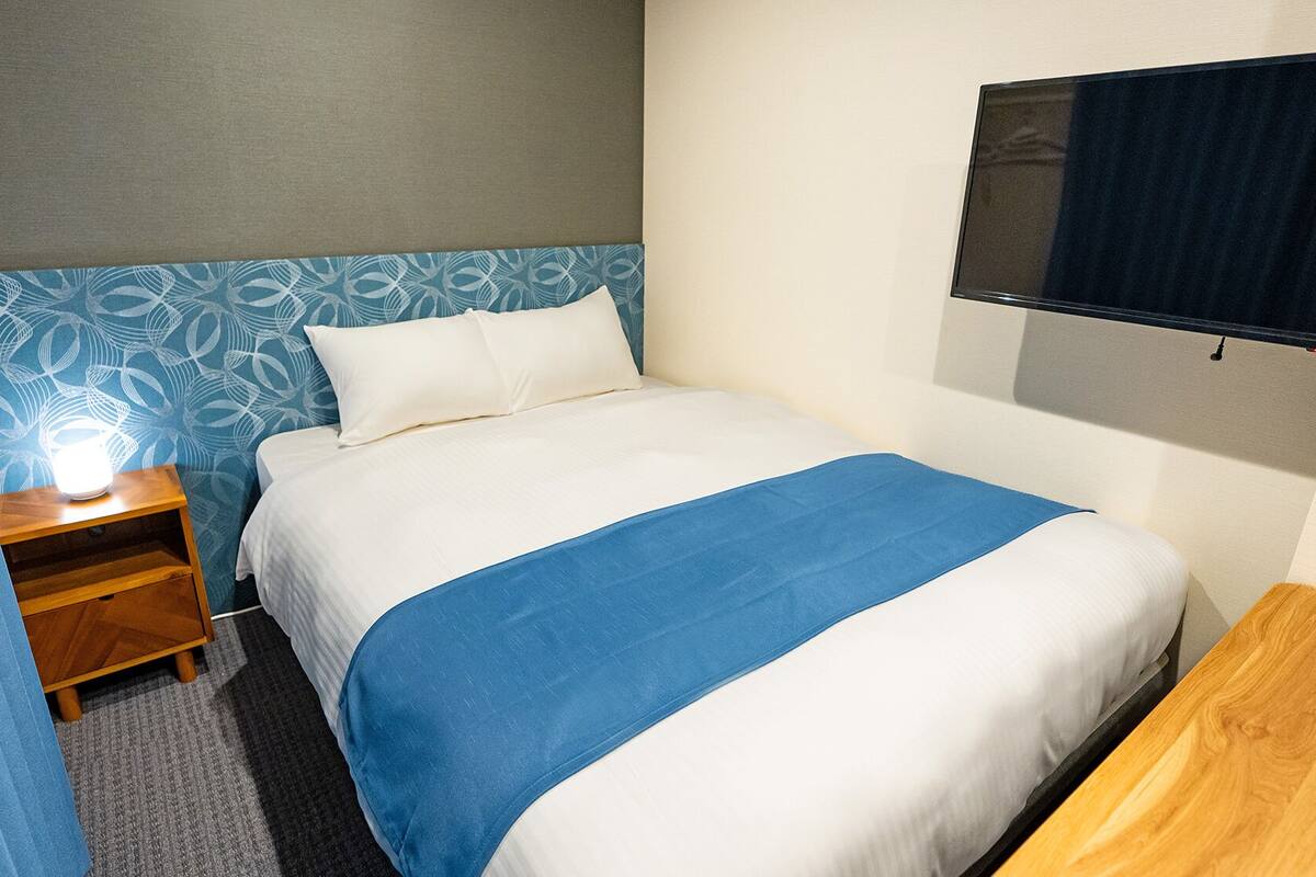 Desk, free WiFi, bed sheets