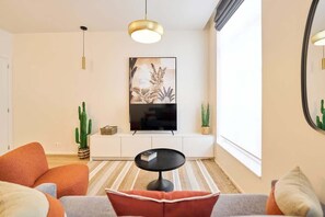 TV, offices - *New* Grand Place / Place du Grand Sablon (1BR) (Bruxelles)