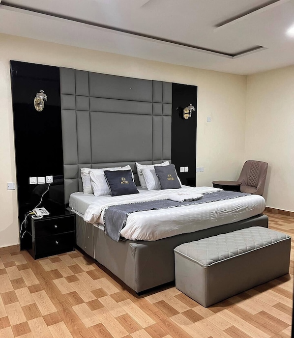 Deluxe Room, Balcony, City View