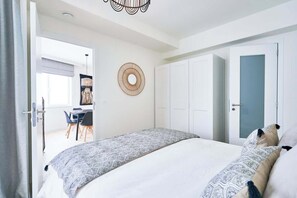 1 habitación, tabla de planchar con plancha, cuna de viaje y wifi 