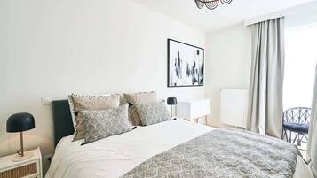 1 bedroom, iron/ironing board, travel crib, WiFi