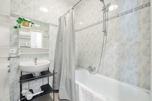 Douche, sèche-cheveux