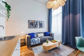 TV, offices - Stylish Apt Near Grand Place (Bruxelles)