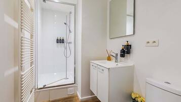 Chuveiro, secador de cabelo