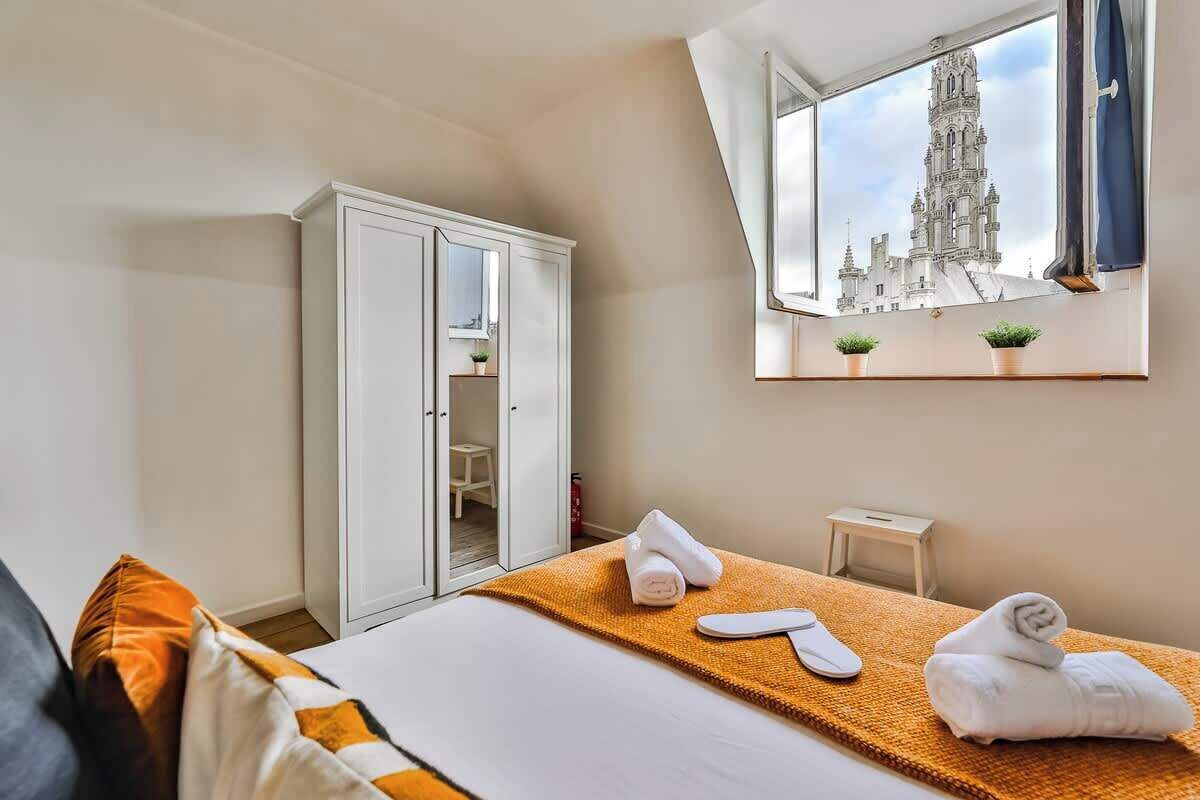 2 slaapkamers, een strijkplank/strijkijzer, reisbedje, wifi