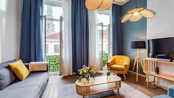 Een televisie en een kantoor