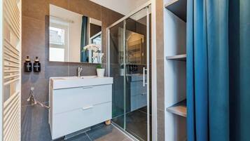 Ducha y secador de pelo