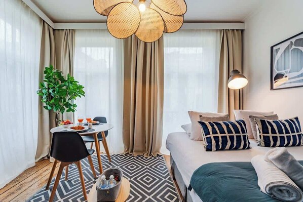 Fer et planche à repasser, lit parapluie, Wi-Fi, draps fournis