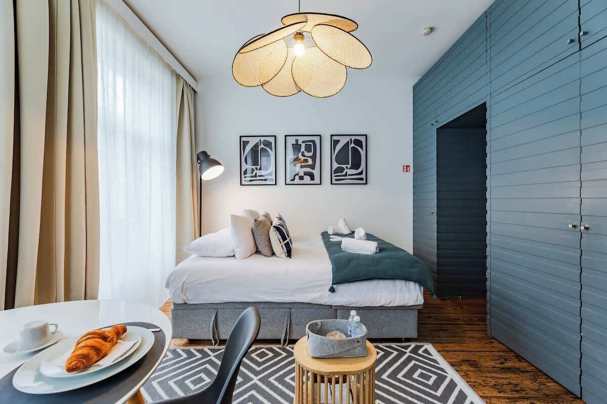 Fer et planche à repasser, lit parapluie, Wi-Fi, draps fournis