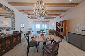 Dining - Grand Place Escape, spacious 2BR with Charm (Bruxelles)