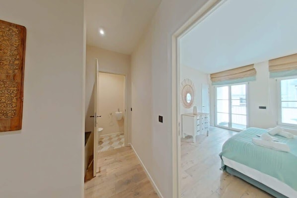 2 bedrooms, iron/ironing board, travel cot, WiFi