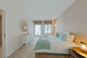 2 bedrooms, iron/ironing board, travel cot, WiFi - Grand Place Escape, spacious 2BR with Charm (Bruxelles)