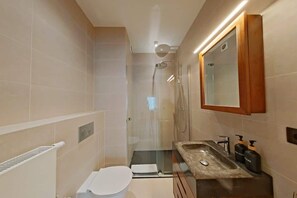 淋浴設備、免費梳洗用品、風筒、提供毛巾