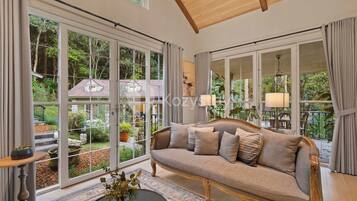 Roussillon Villa | Free WiFi, bed sheets