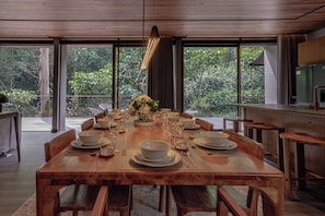 Villa, 5 Bedrooms, Garden View | Dining room