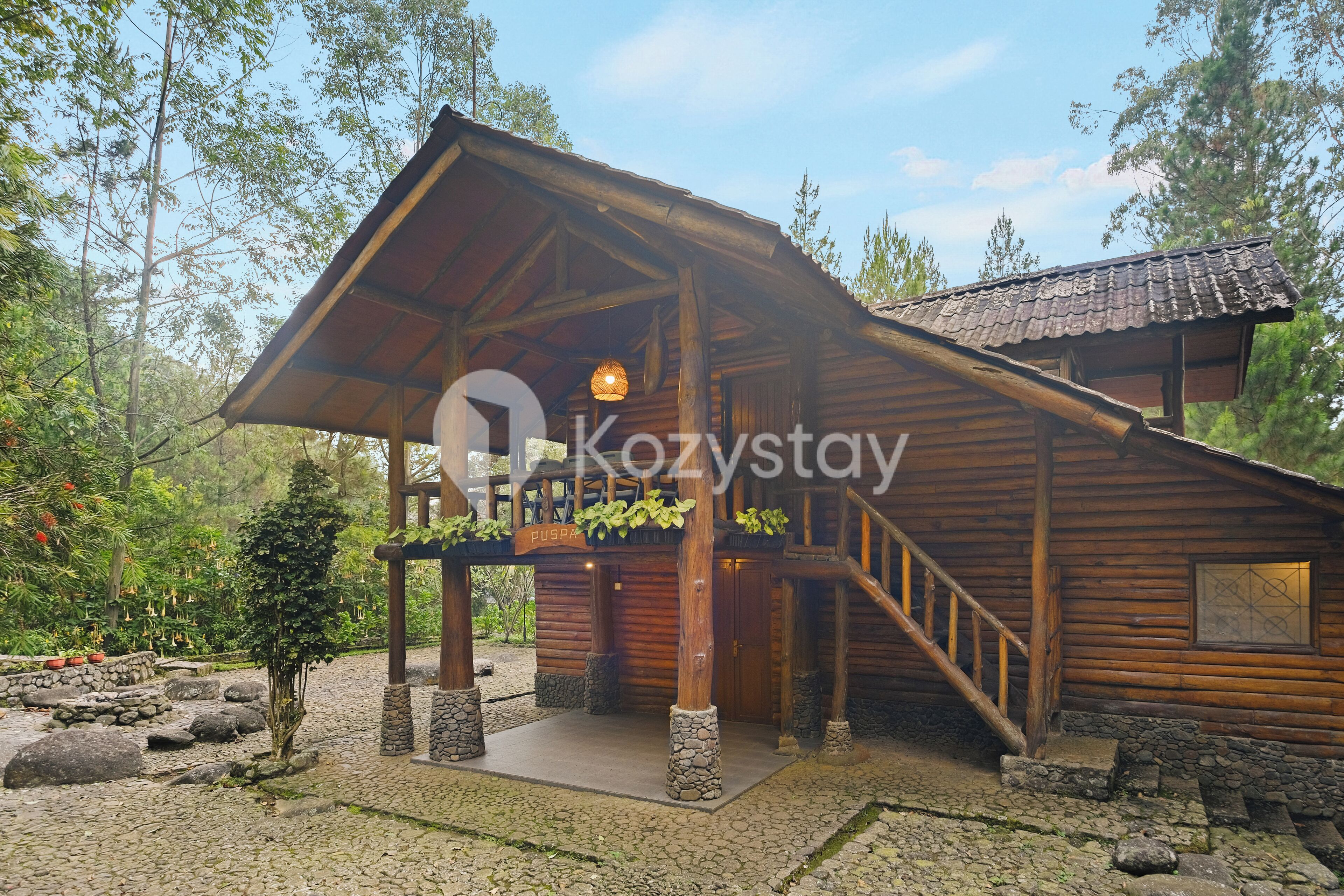 Puspa Villa | Balcony