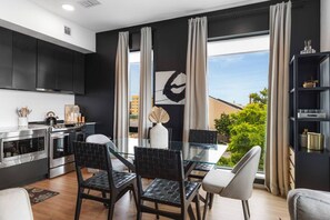 Fridge, microwave, oven, stovetop - Riverview Condo with Garage, Balcony, Walk Downtown (Nashville)