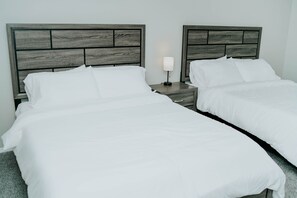 7 bedrooms, desk, iron/ironing board, travel crib
