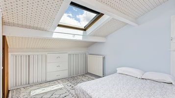 5 bedrooms, WiFi, bed sheets