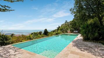 Piscine extérieure, piscine chauffée