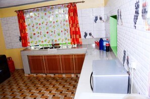Family Bungalow, Balcony, Garden View | Private kitchen | Fridge, microwave, cookware/dishes/utensils