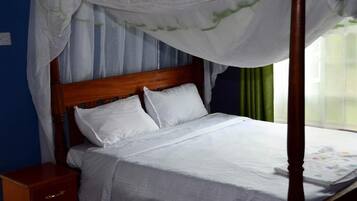 Bungalow familiar, balcón, vista al jardín | Wifi gratis y ropa de cama