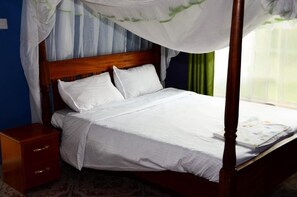 Family Bungalow, Balcony, Garden View - Serian Vacation House (Narok)