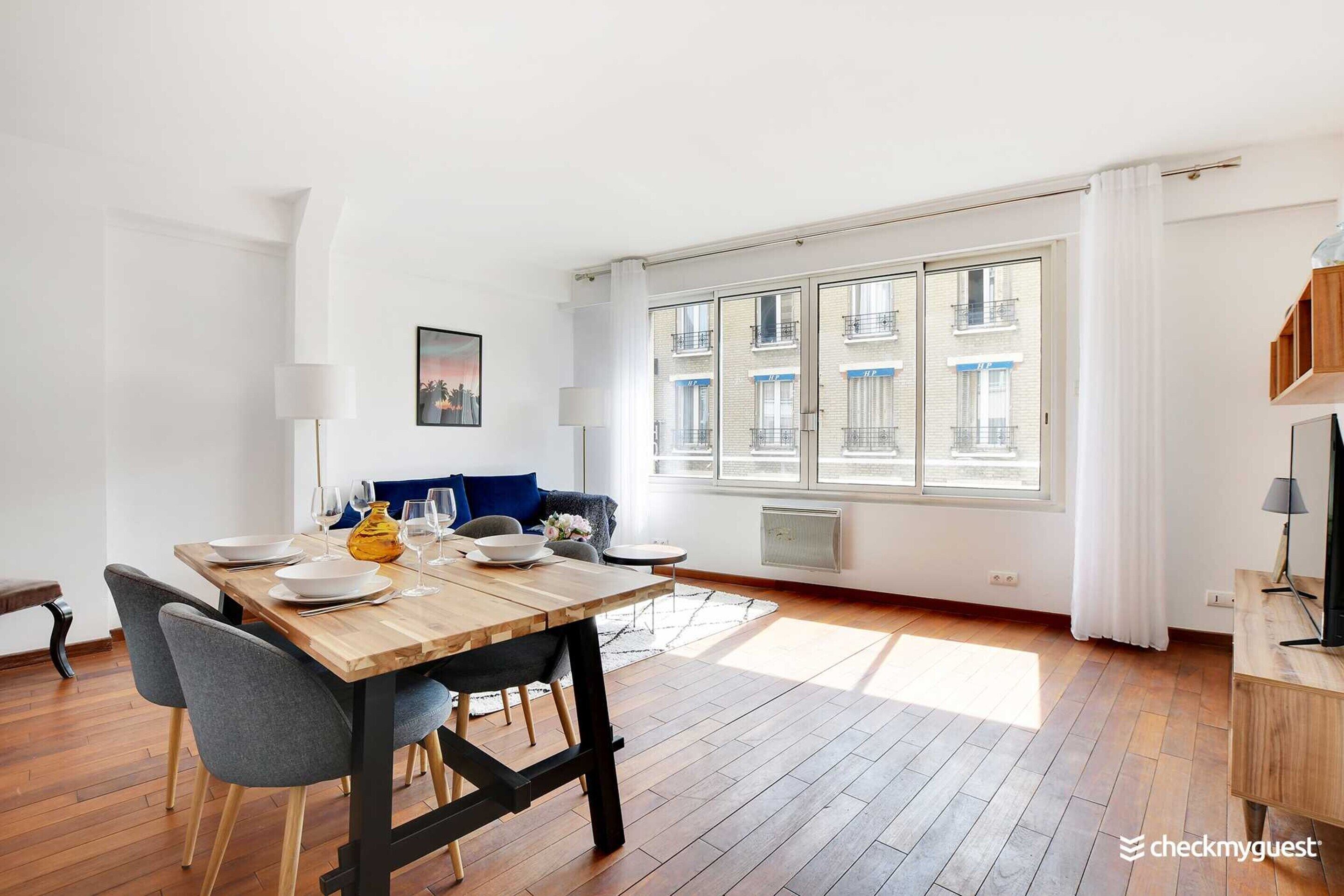 Apartment | Dining
