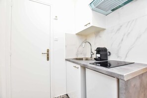 Apartment | Private kitchen | Fridge, microwave, stovetop, coffee/tea maker