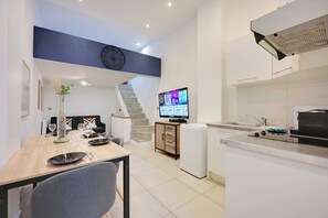 Apartment | Private kitchen | Fridge, microwave, stovetop, coffee/tea maker - Cozy Appartement - 1br/4p - Place D'italie (Paris)