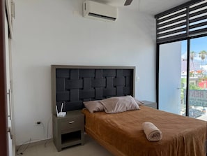 3 bedrooms, desk, iron/ironing board, WiFi
