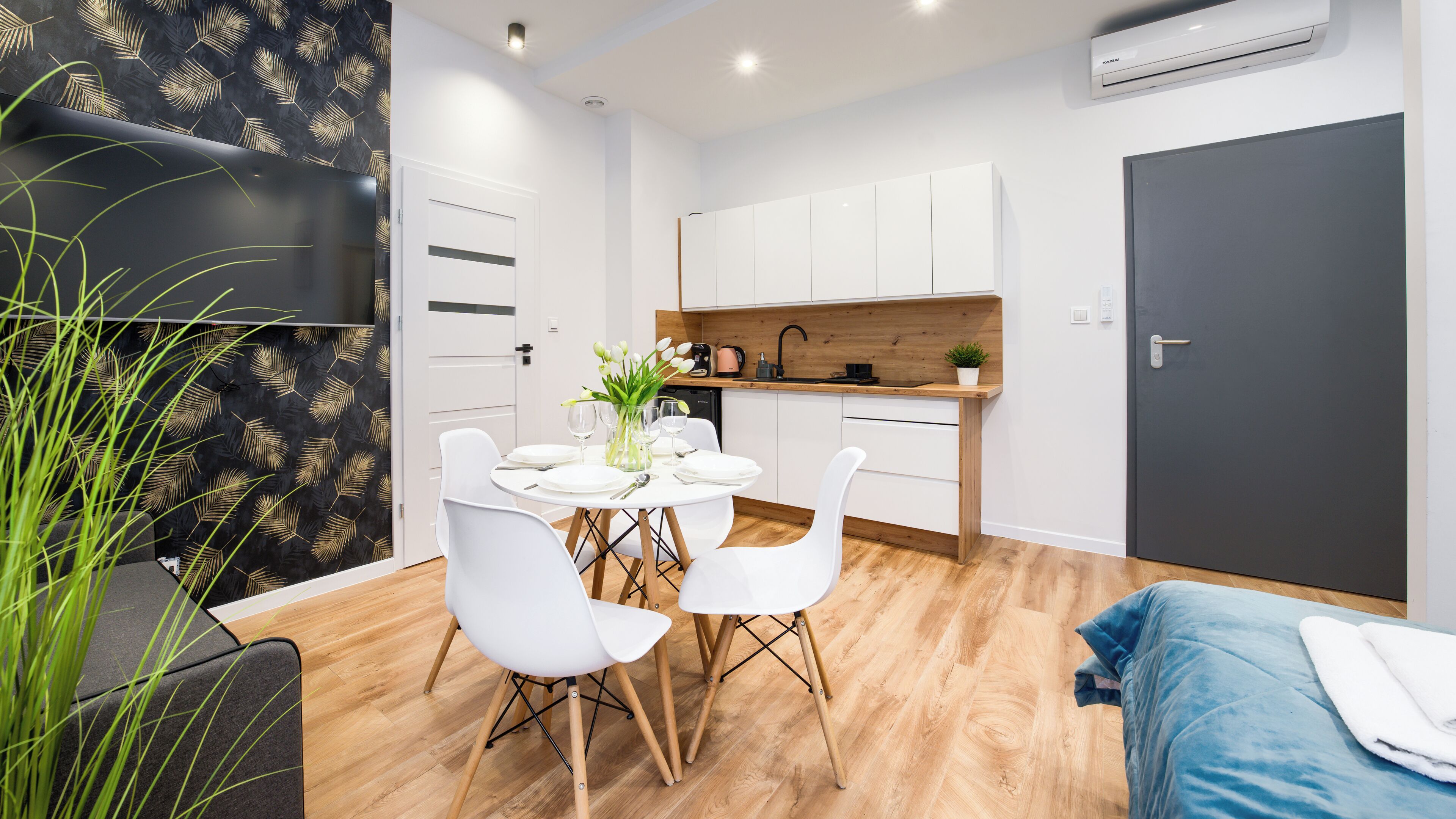 Apartment (4A) | Private kitchen | Fridge, stovetop, electric kettle, cookware/dishes/utensils