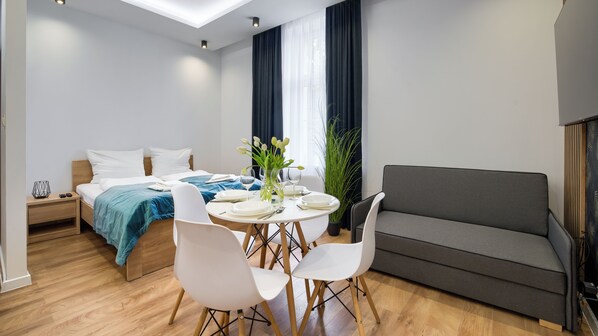 Apartment (4A) | Living area | Flat-screen TV