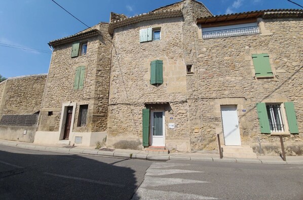 House | Exterior - Charming Village House in Pelissanne (Pelissanne)