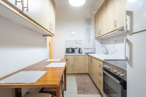 冷蔵庫、電子レンジ、オーブン、コーヒー / ティーメーカー