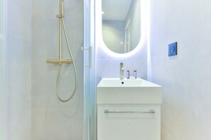 Apartment | Bathroom