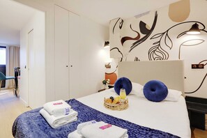 Apartment | 1 bedroom, laptop workspace, iron/ironing board, bed sheets