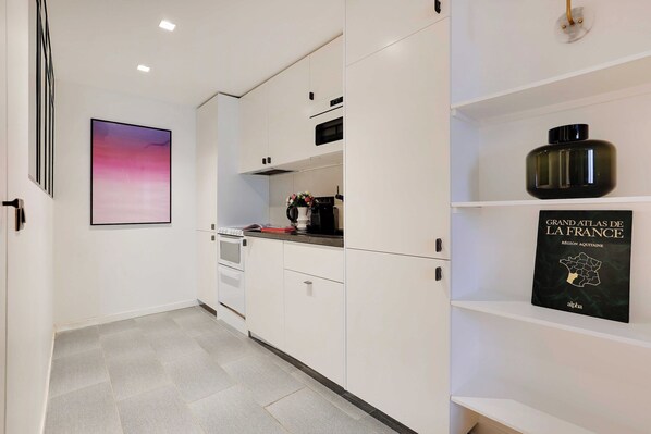 Apartment | Private kitchen | Fridge, microwave, oven, stovetop