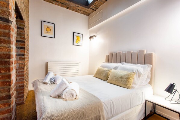 4 habitaciones y espacio para trabajar con laptop