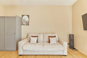 Apartment | Living area - Modern and New Studio Heart 16 District of Paris (Paris)