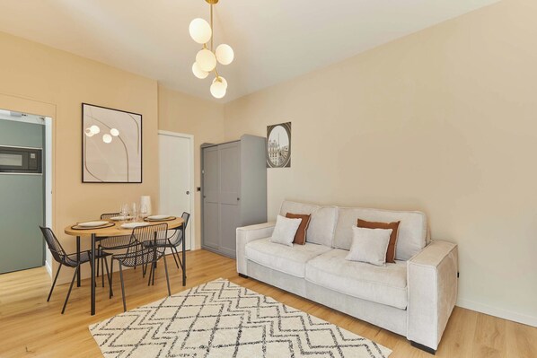 Apartment | Living area - Modern and New Studio Heart 16 District of Paris (Paris)