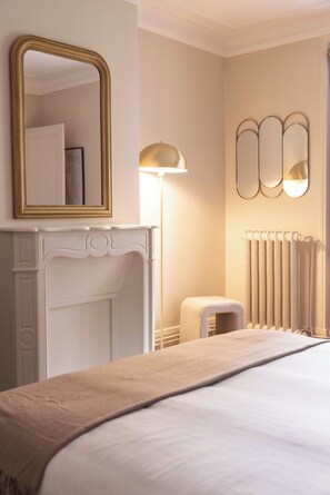 شقة | 5 عدّة غرف نوم ومساحة عمل للكمبيوتر المحمول ومكواة/لوح كي وملاءات أسرّة