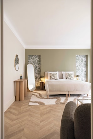 Apartment | 5 bedrooms, laptop workspace, iron/ironing board, bed sheets