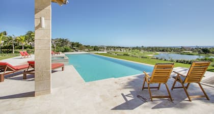 Stunning 6BR villa with ocean view in Cap Cana