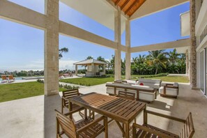 Unclassified image, 5 of 28, button