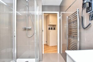 Apartment | Bathroom