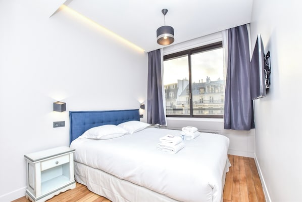 Apartment | 1 bedroom, laptop workspace, iron/ironing board, bed sheets - Bright Apartment - 1br/4p - Near Opera Garnier (Paris)