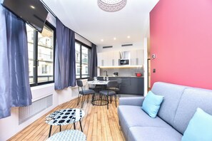 Apartment | Living area - Bright Apartment - 1br/4p - Near Opera Garnier (Paris)
