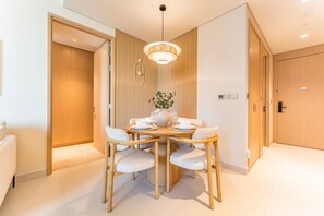 Dining - Luxury 1BR Stay, Directly Connected to Dubai Mall & Burj Khalifa (Dubai)